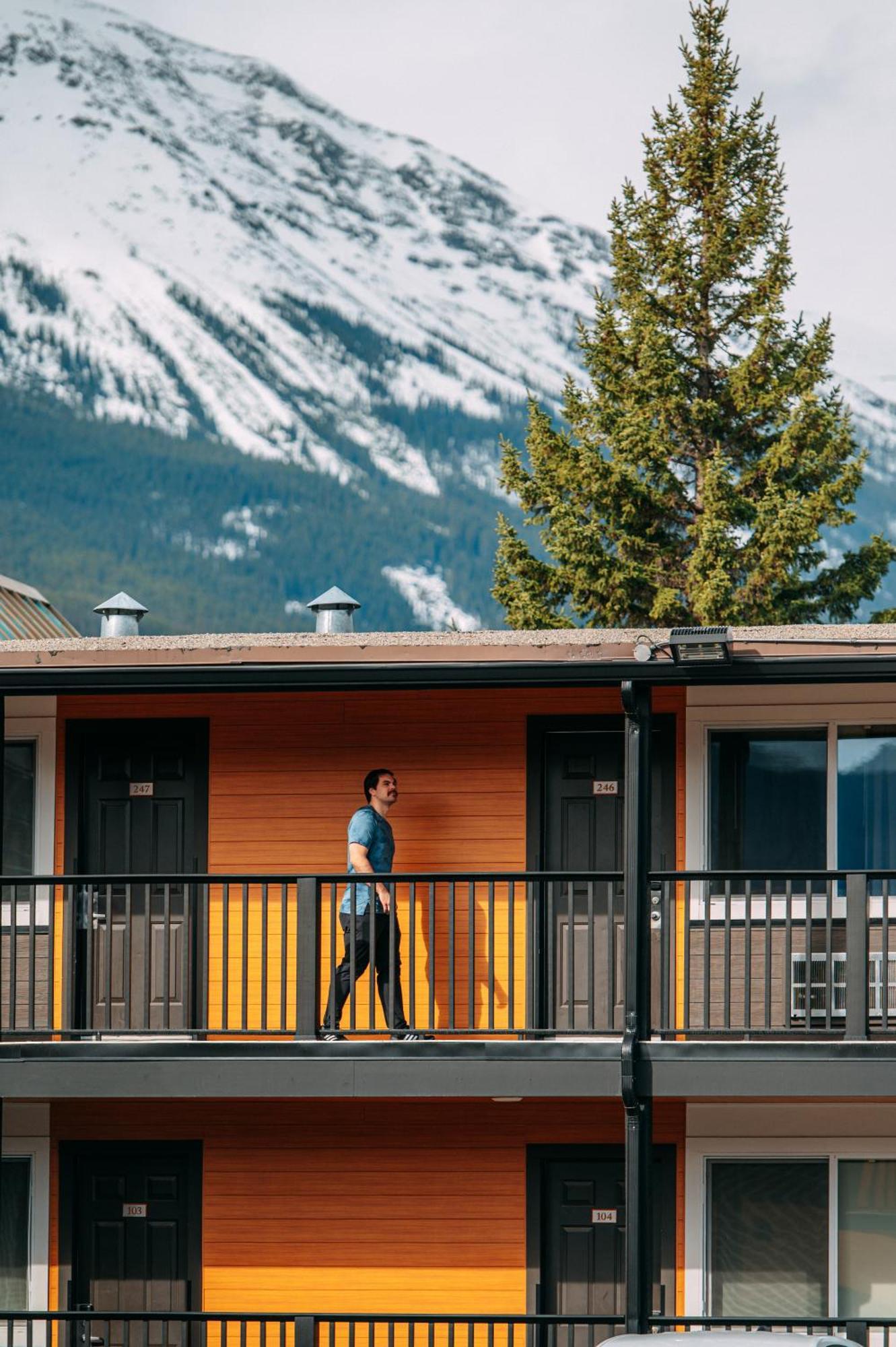 Mount Robson Inn Jasper Exterior photo