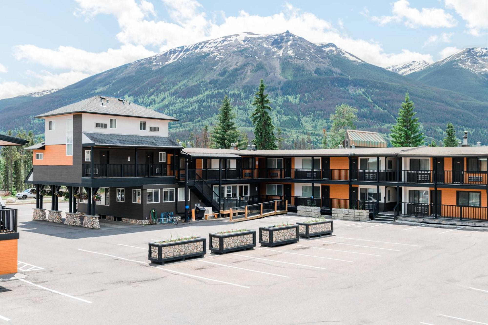 Mount Robson Inn Jasper Exterior photo
